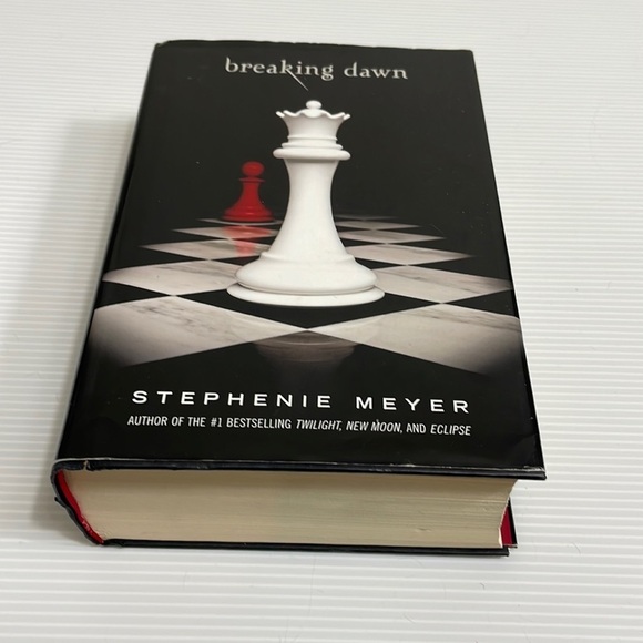 First Edition hardcover Breaking Dawn book written by Stephanie Meyer - Picture 1 of 10